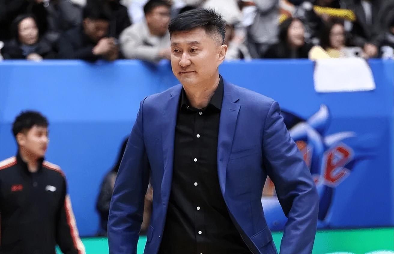 开云网页-广东胜吉林发布会！杜锋再展语言魅力，焦泊乔点出拼劲伤势无碍！