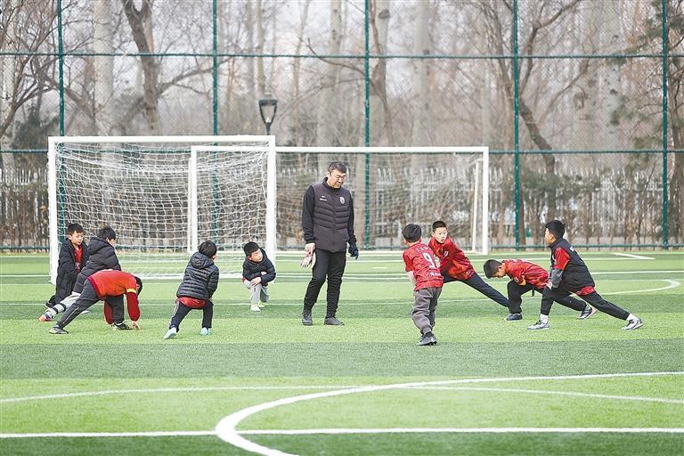 开云体育网页版登录-“奔跑吧·少年”足球比赛火热开赛